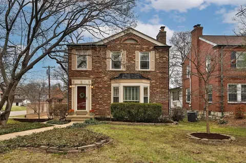 141 Clara Ave, Saint Louis, MO 63119