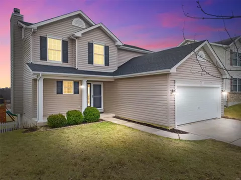 712 Lazy River Dr, O'fallon, MO 63366