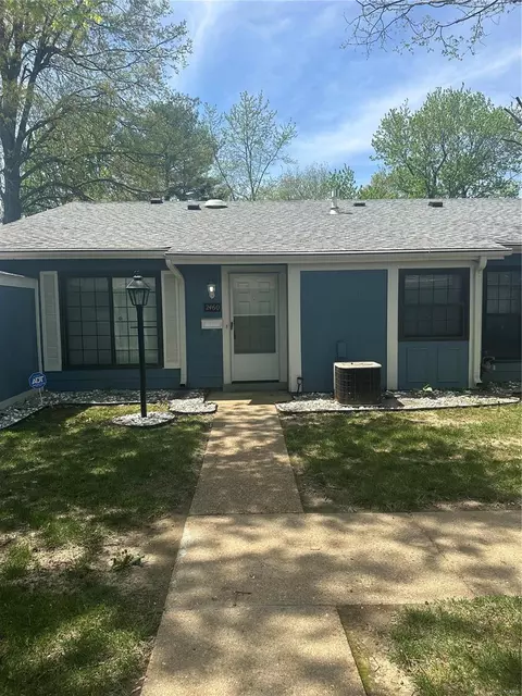 2460 Forest Shadow Dr, Saint Louis, MO 63136