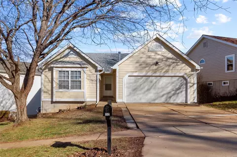 1840 Strawberry Ridge Dr, Ballwin, MO 63021