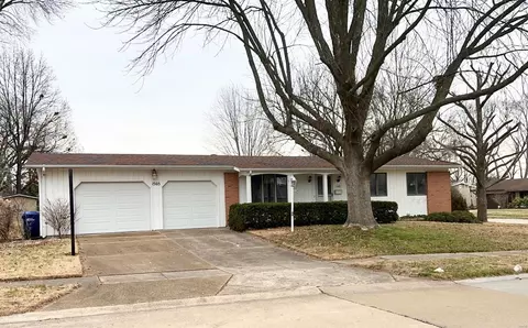 1565 Flamingo Dr, Florissant, MO 63031