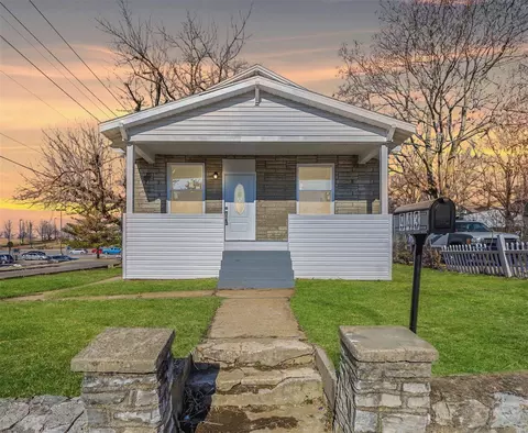 943 Erskine Ave, Saint Louis, MO 63125