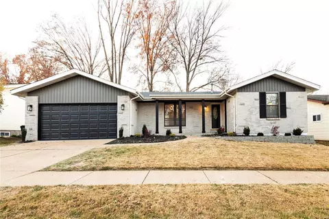 620 Cliff Cave Rd, Oakville, MO 63129