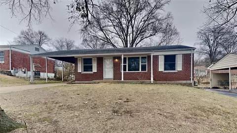 1717 Bradshaw Dr, Saint Louis, MO 63136