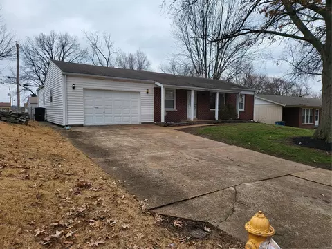 1725 Foley Dr, Saint Louis, MO 63136