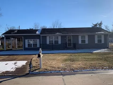 380 Chrysler Dr, Fenton, MO 63026