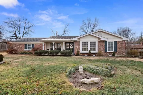 216 Clear Meadows Dr, Ballwin, MO 63011