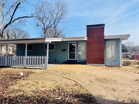 7202 Berkridge Dr, Hazelwood, MO 63042