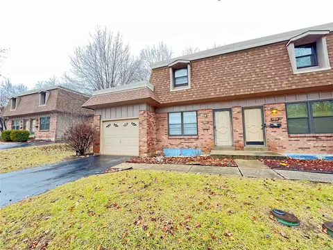 11833 Charlemagne Dr, Maryland Heights, MO 63043