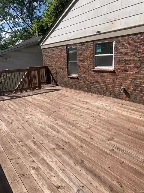2712 Old Hanley Rd, Saint Louis, MO 63114