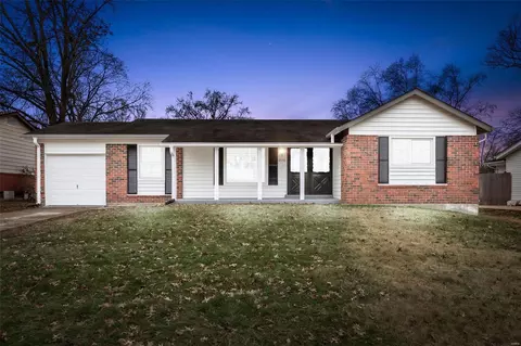 2150 Wedgwood Dr W, Florissant, MO 63033