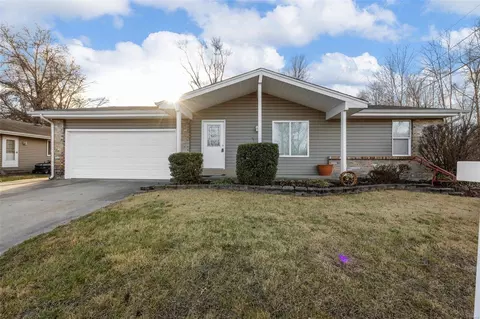 905 Belleau Creek Rd, St Peters, MO 63366