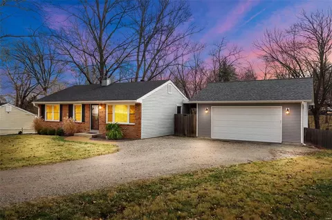 620 Barton Ln, Ballwin, MO 63021