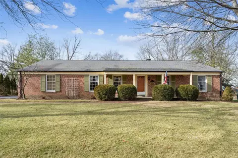 1705 Pine Hill Dr, Des Peres, MO 63131