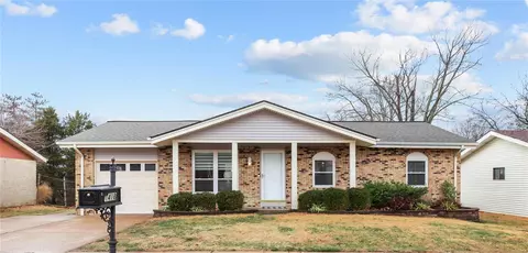 1418 Bradington Dr, Fenton, MO 63026