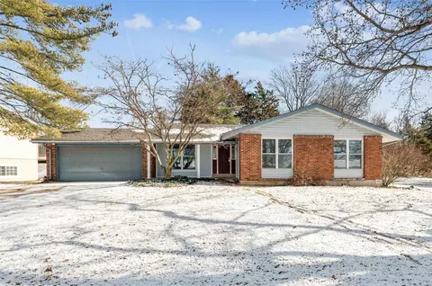 416 Auber Dr, Manchester, MO 63011