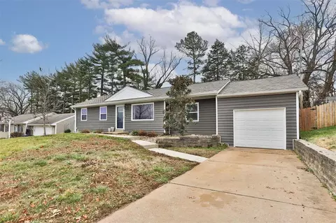 152 E Donaldson Dr, Saint Louis, MO 63129