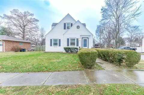 900 Lindenwood Ave, Saint Charles, MO 63301