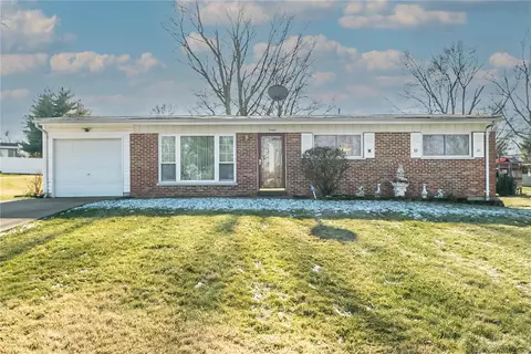 9400 La Jolla Dr, Saint Louis, MO 63132