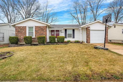 2214 Guebert Rd, Fenton, MO 63026