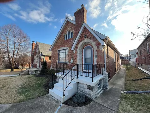 6604 Lindenwood Pl, Saint Louis, MO 63109