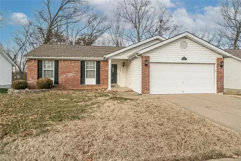 70 Majestic Ct, Fenton, MO 63026