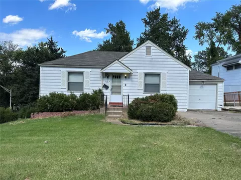 7437 Greenport Dr, Saint Louis, MO 63136