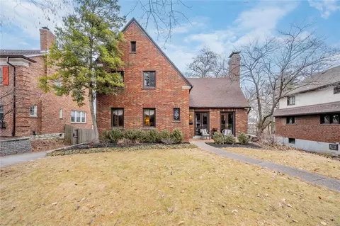 7369 Northmoor Dr, Saint Louis, MO 63105