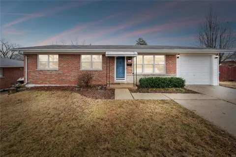 1104 Charwood St, Saint Charles, MO 63301