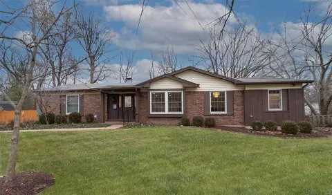 359 Windsor Spring Dr, Saint Louis, MO 63122