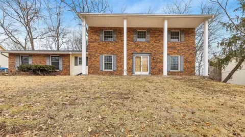 28 Country Lane Ct, Saint Charles, MO 63304