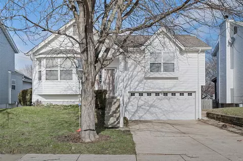 5004 Brittany Downs Dr, Saint Charles, MO 63304