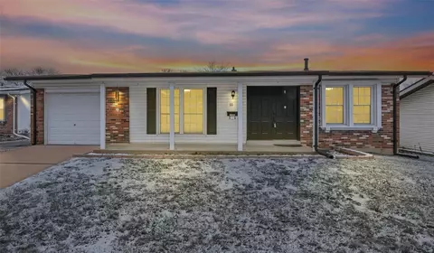 11 Blackfoot Ct, Florissant, MO 63033
