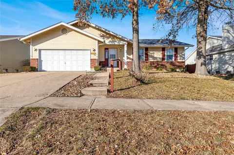 207 Surrey Ct, O'fallon, MO 63366