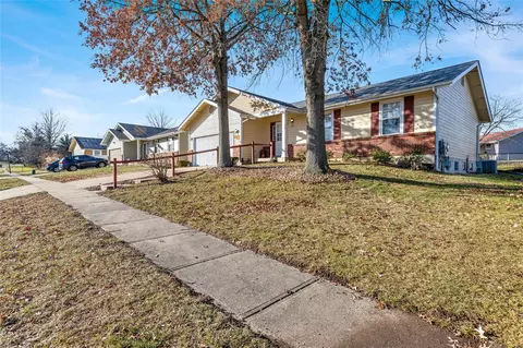 207 Surrey Ct, O'fallon, MO 63366 photo 3