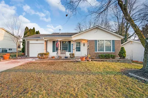 209 Barkwood Trails Dr, Saint Peters, MO 63376