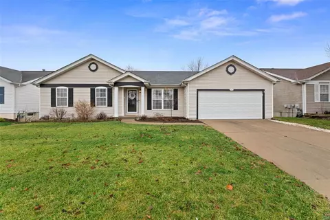 242 Royallsprings Pkwy, O'fallon, MO 63368