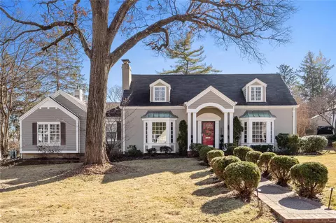 1336 Green Tree Ln, Glendale, MO 63122