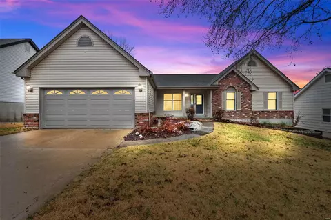 128 Chardonnay Ct, Florissant, MO 63031