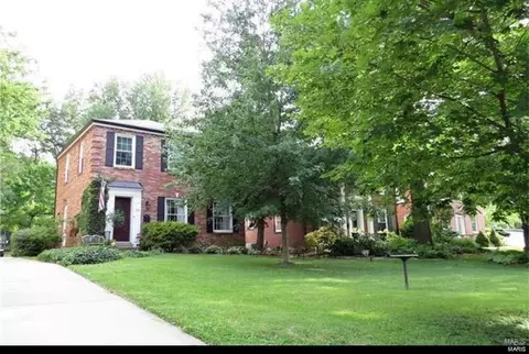 134 Roseacre Ln, Saint Louis, MO 63119