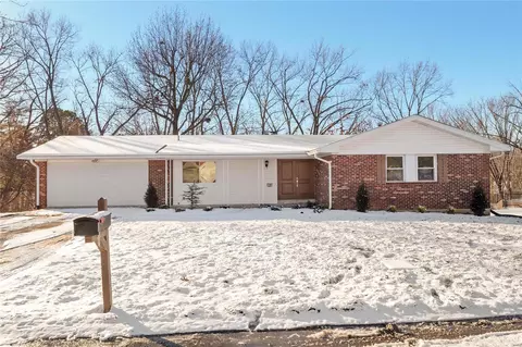 176 Corral Trl, Ellisville, MO 63011