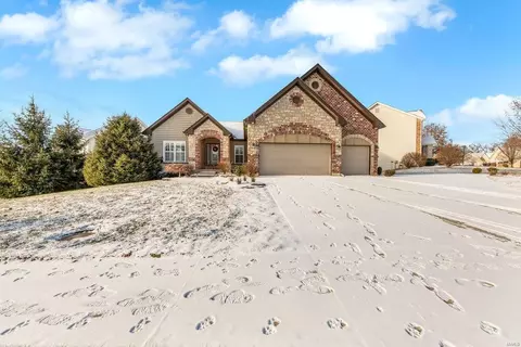 710 Autumnwood Forest Dr, Lake Saint Louis, MO 63367
