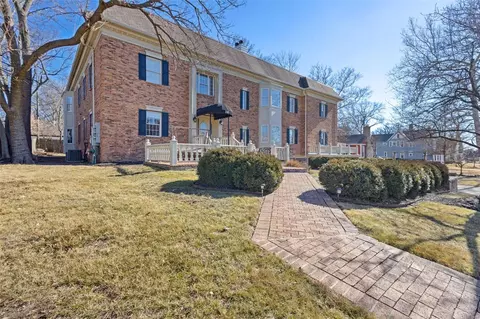210 N Taylor Ave #A, Kirkwood, MO 63122