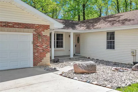 Exterior - 18 Cedarview Ct, Saint Charles, MO 63303 photo 3 of 9