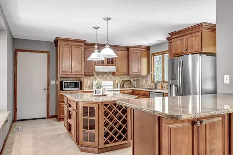 Kitchen - 18 Cedarview Ct, Saint Charles, MO 63303 photo 7 of 7