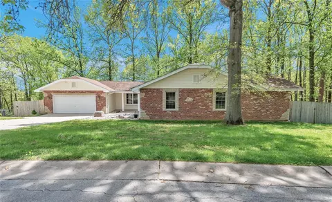 18 Cedarview Ct, Saint Charles, MO 63303