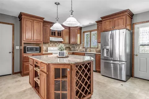 Kitchen - 18 Cedarview Ct, Saint Charles, MO 63303 photo 1 of 7