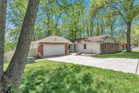 Exterior - 18 Cedarview Ct, Saint Charles, MO 63303 photo 2 of 9