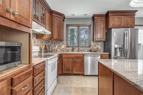 Kitchen - 18 Cedarview Ct, Saint Charles, MO 63303 photo 4 of 7