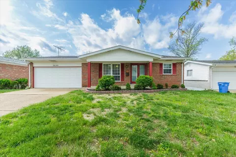 2640 Delaware Dr, Florissant, MO 63033